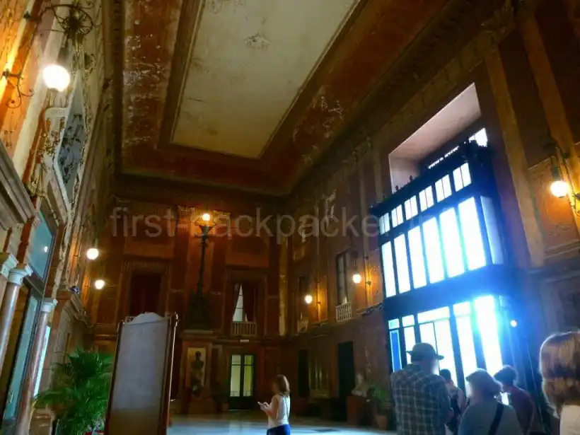 パレルモのマッシモ劇場のロビー