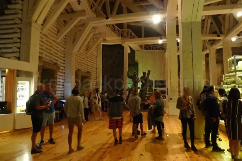 ヴィエリチカ岩塩坑のお土産屋