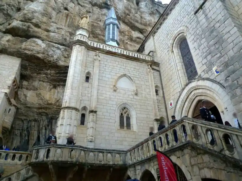 ロカマドゥールのサン・サヴール教会の入り口