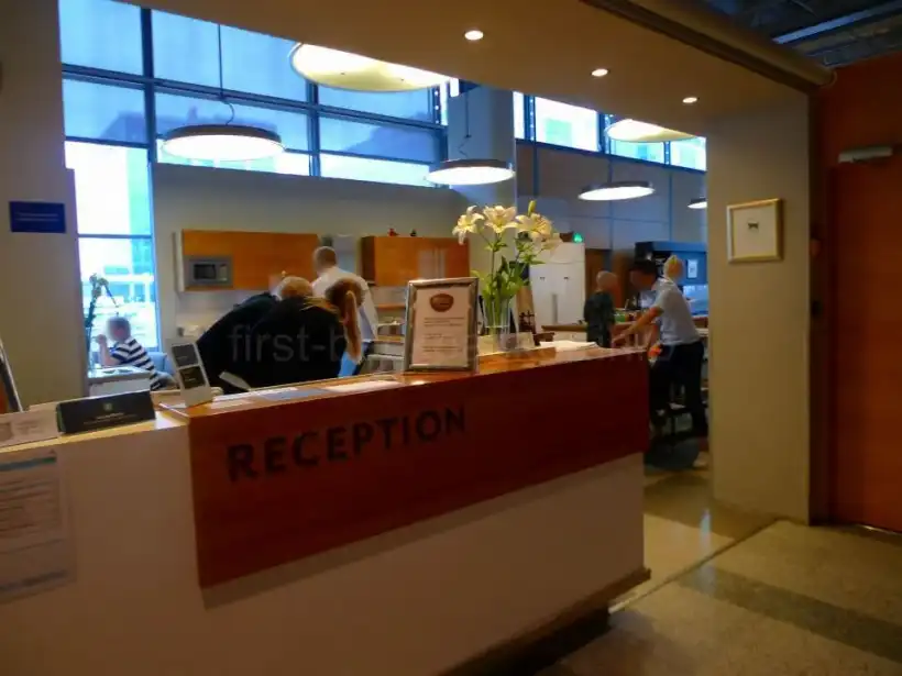 ヘルシンキ ヴァンター国際空港Almost@home Loungeの受付