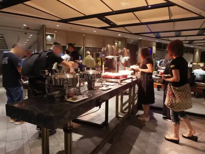 香港国際空港・イーストホール・プラザ・プレミアム・ラウンジの食事