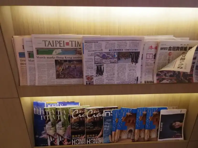 台北桃園空港（第2ターミナル）プラザ・プレミアム・ラウンジZONE A新聞類