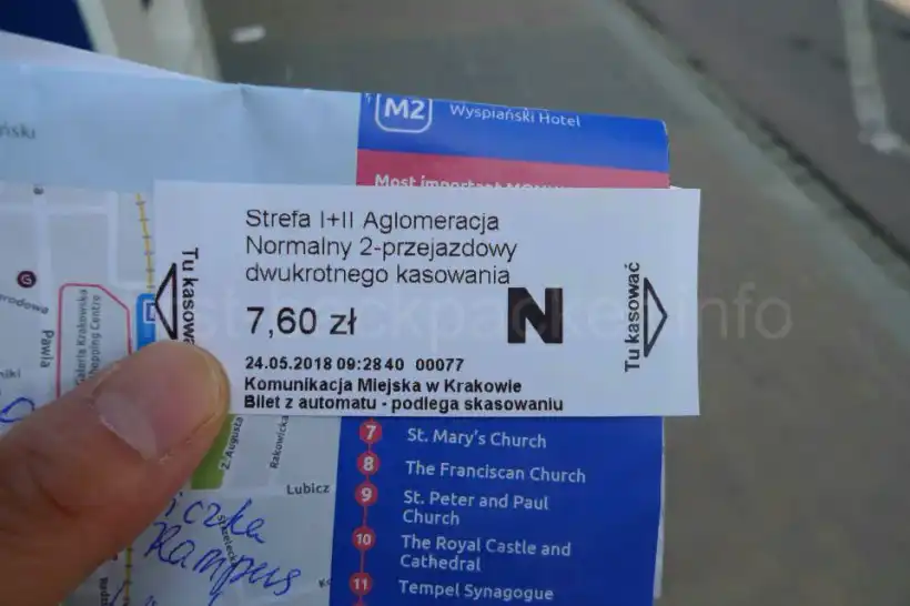 ヴィエリチカ岩塩坑へのバス券