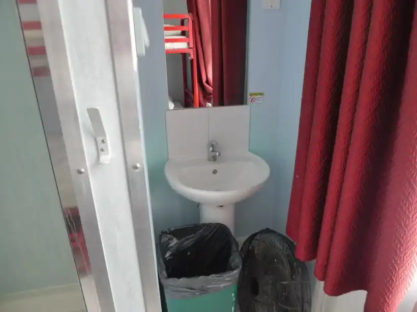 ロンドン アスターホステルの洗面台