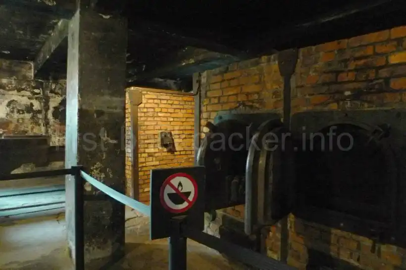 アウシュヴィッツ・ガス室隣の火葬場