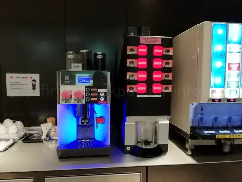 那覇空港のラウンジ華・コーヒーマシン