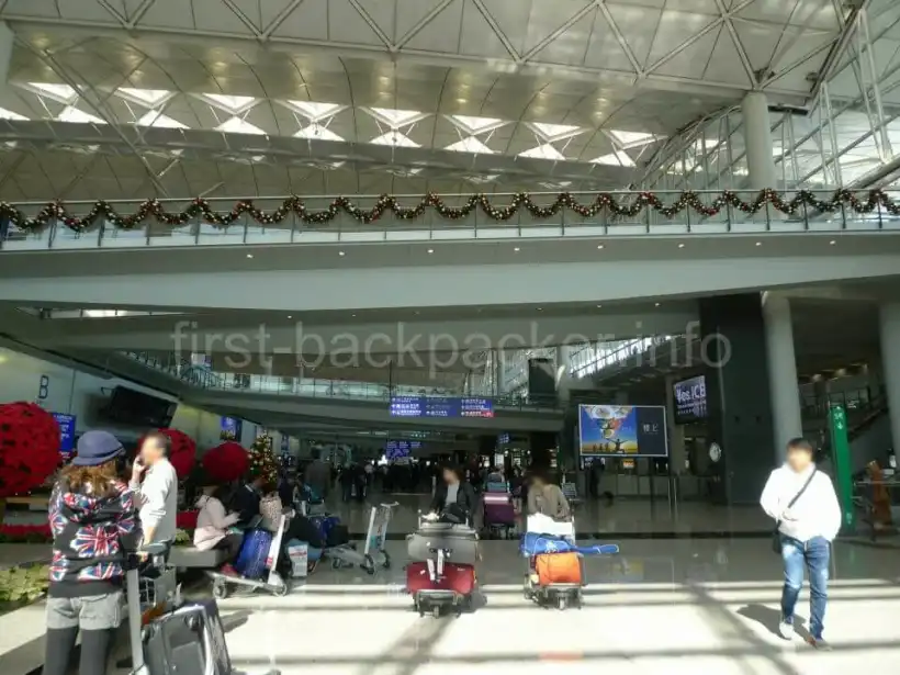 香港国際空港の到着ロビー