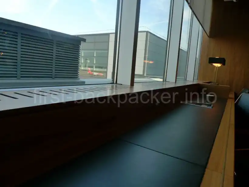 ガトウィック空港・No1 Loungeの仕事用エリア