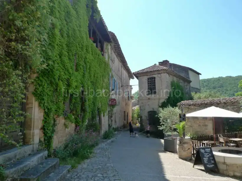 フランス・ブルニケルの村