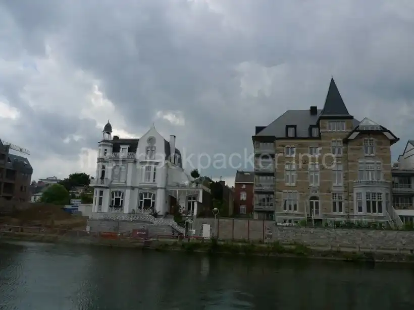 ナミュール・遊覧船からのアールヌーヴォー建築の景色