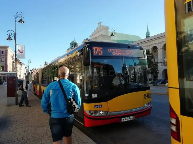 ワルシャワ 空港行きバス
