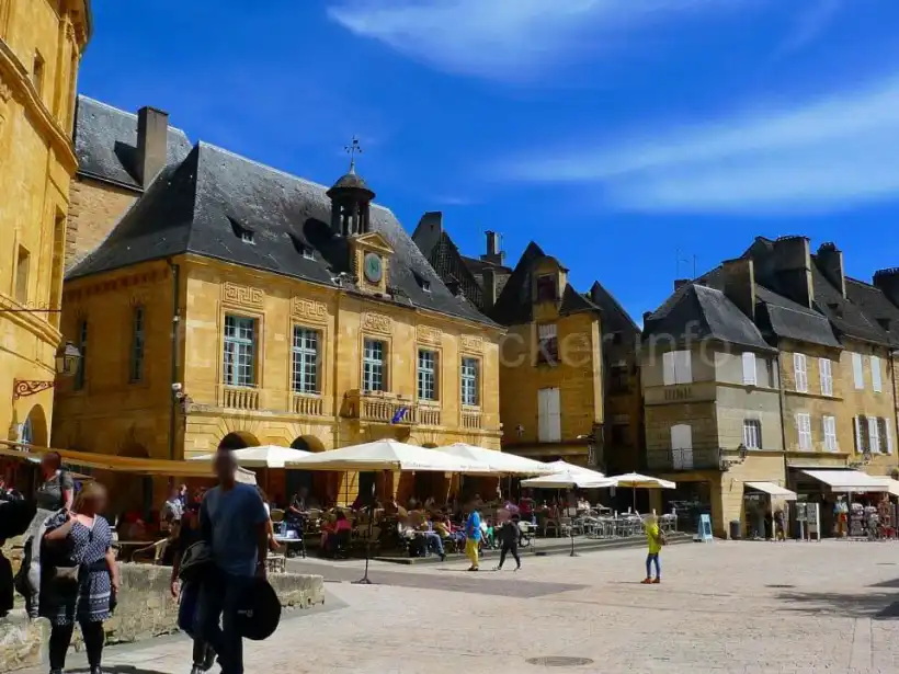 サルラ・ラ・カネダのリベルテ広場