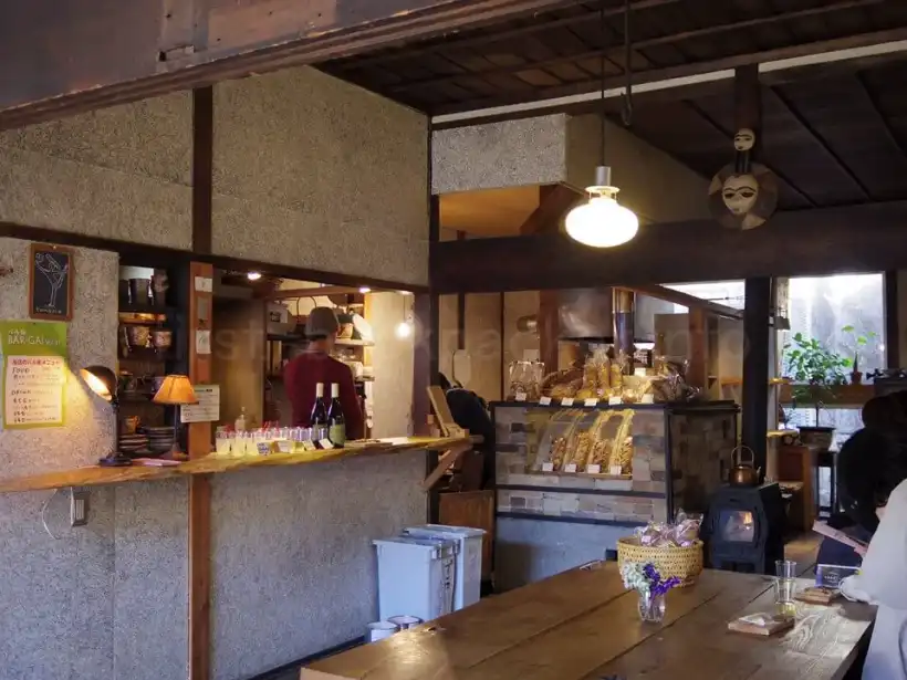 函館西部地区バル街 tombolo+農楽蔵の店内