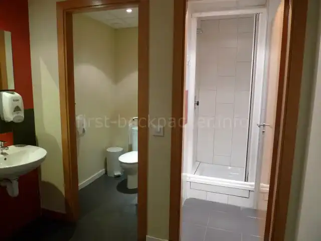 Equity Point Hostel Gironaのシャワー