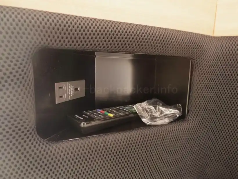 グローバルキャビン横浜中華街のキャビン内のコンセント