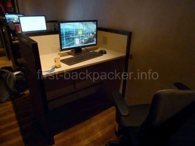 香港国際空港 プラザ・プレミアム・ラウンジのパソコンコーナー