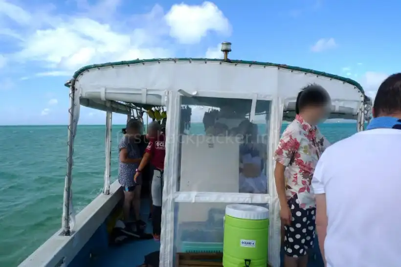 スノーケル・竹富島ツアーの船内