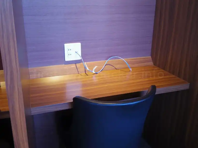 新千歳空港スーパーラウンジ ワークデスク