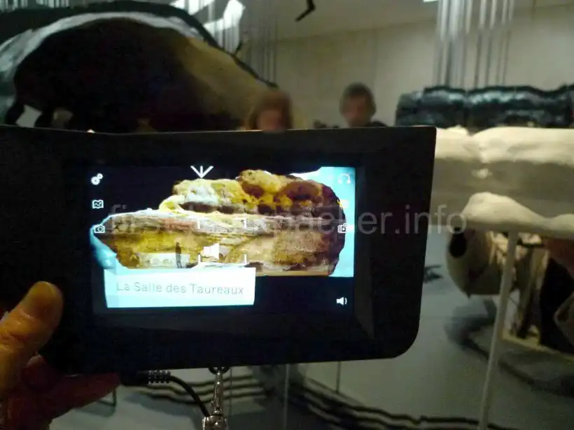 ラスコー4のラボでタブレット活躍