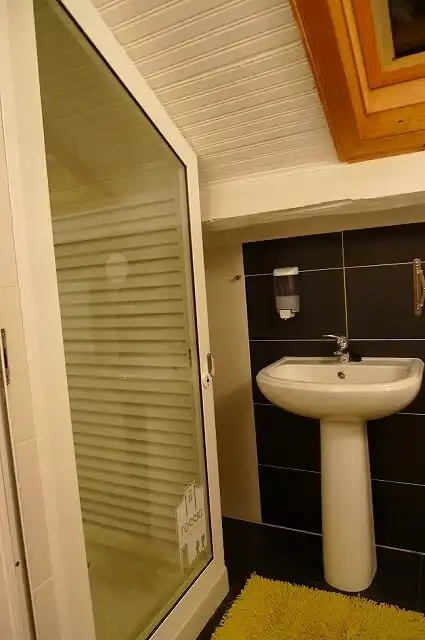 Aveiro Rossio Hostelのシャワー