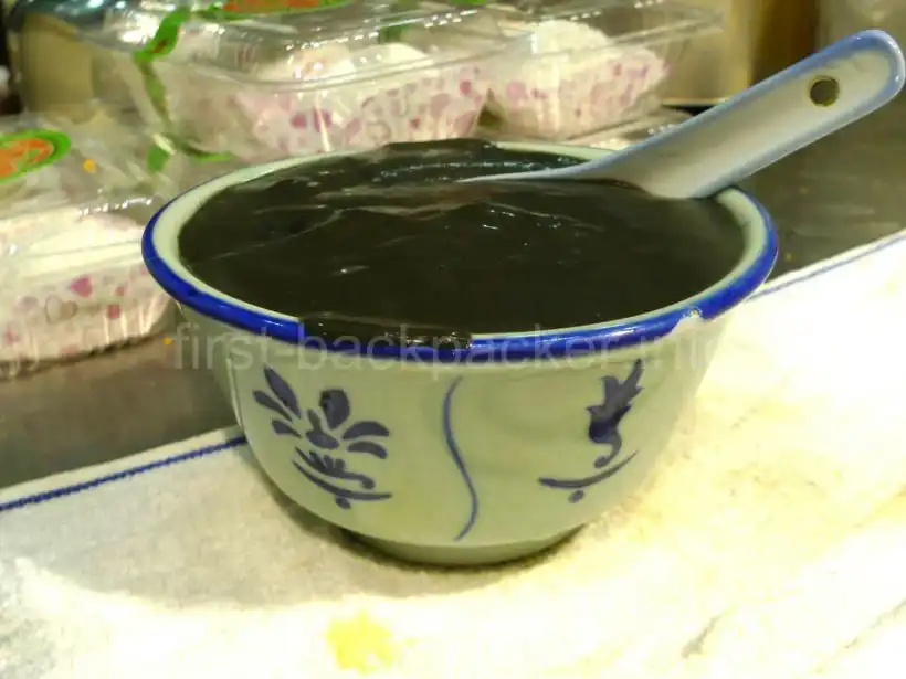 香港の亞玉豆腐花の黒胡麻デザート