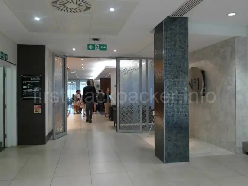 ガトウィック空港・No1 Loungeの入り口