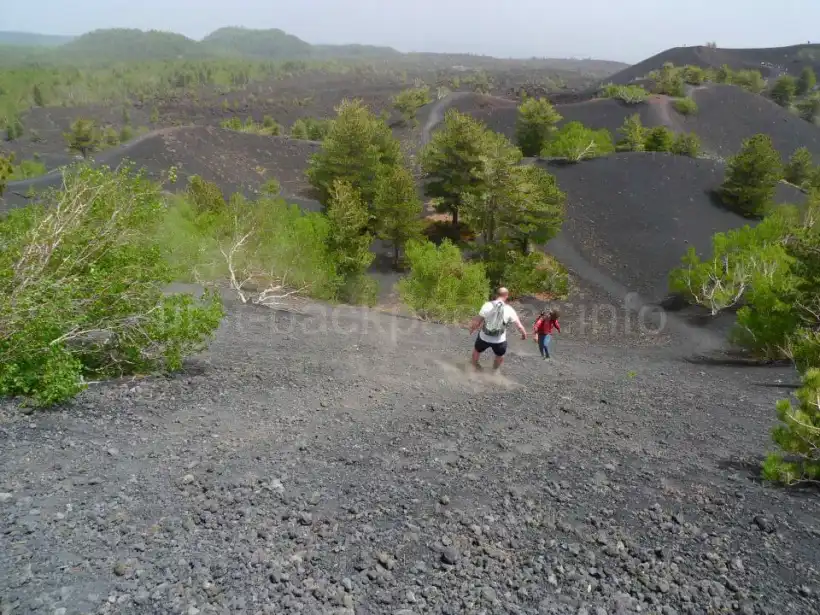 シチリア・Etna Peopleツアーのエトナ山トレッキング中
