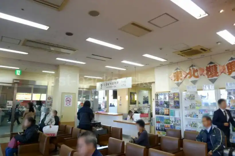 長崎駅の観光案内所の中