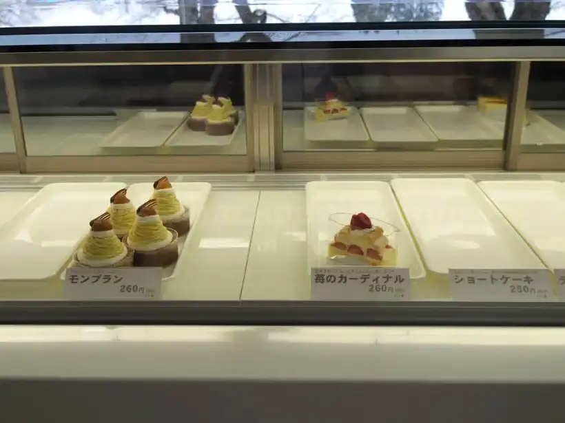 六花亭・五稜郭店のケーキ