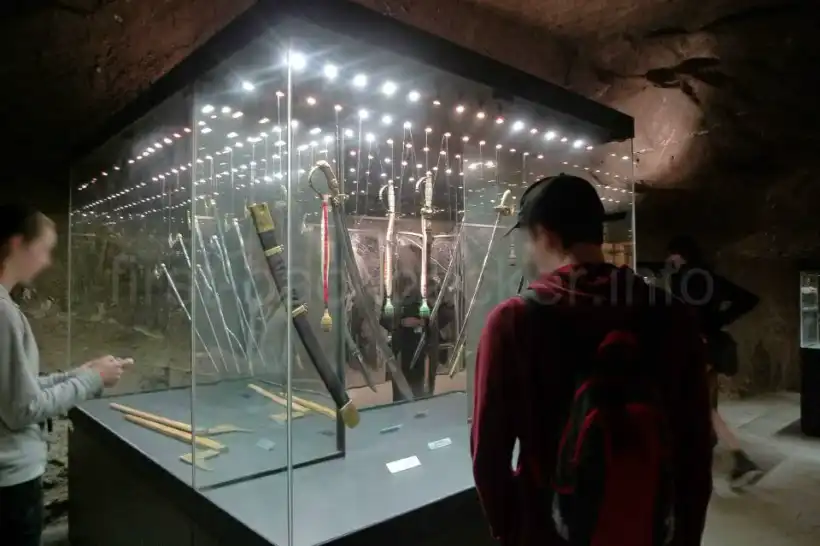 ヴィエリチカ岩塩坑のミュージアム・剣