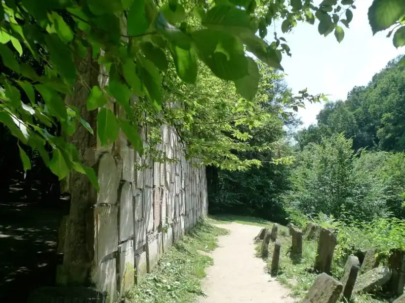 カジミエシュ・ドルニのユダヤ人墓地の嘆きの壁