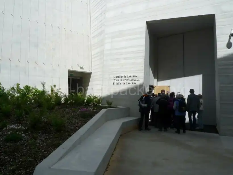 ラスコー4のレプリカ展示室の入り口