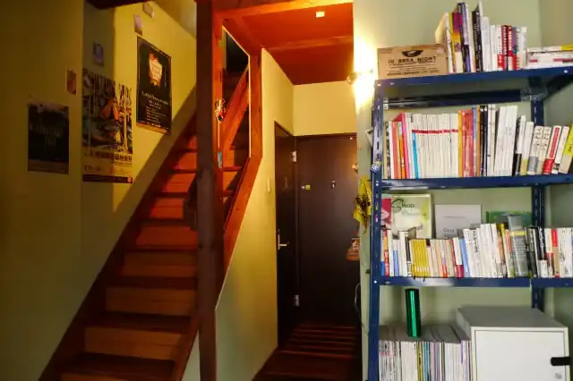 札幌タイムピースアパートメントの玄関