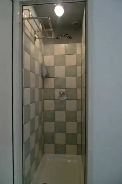 YellowSquare Romeのシャワー