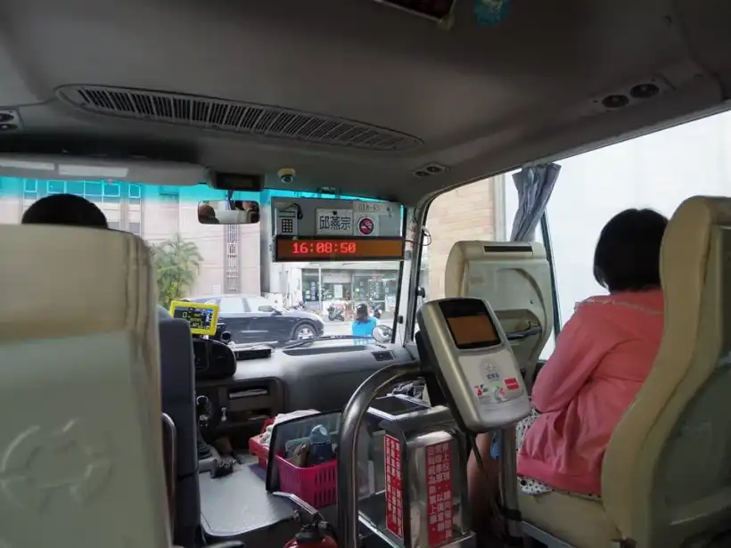 台南 佳里から井仔腳行きのバス車内