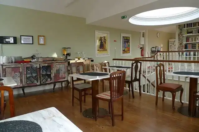 Dixo's Oporto Hostelのダイニングルーム