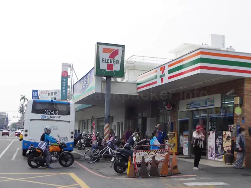 台南 藍幹線 佳里のセブン・イレブン