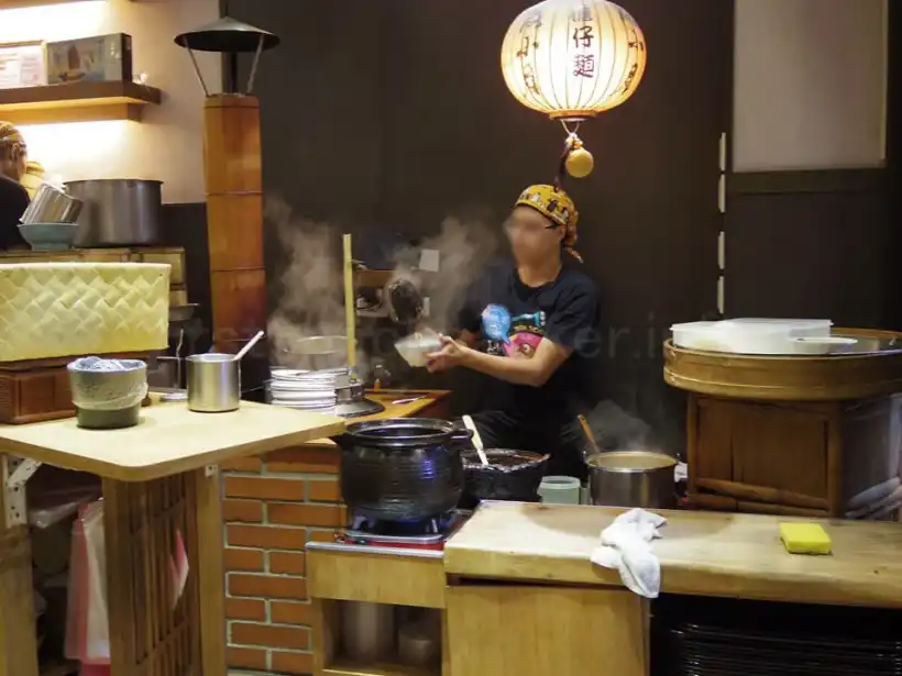 台南 度小月の調理場