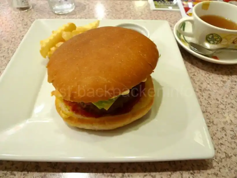 長崎・アミュプラザのブルズキッチンの佐世保バーガー