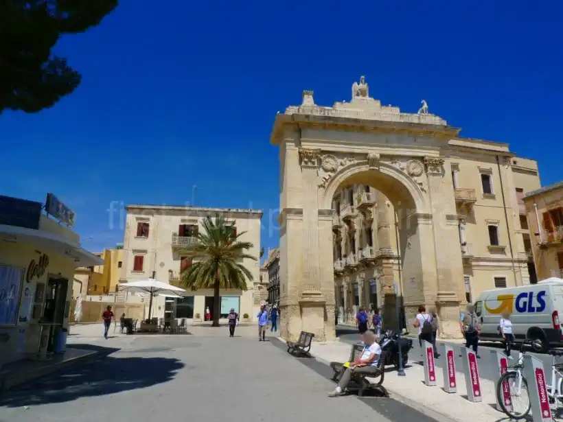 イタリア・ノートの町の入り口