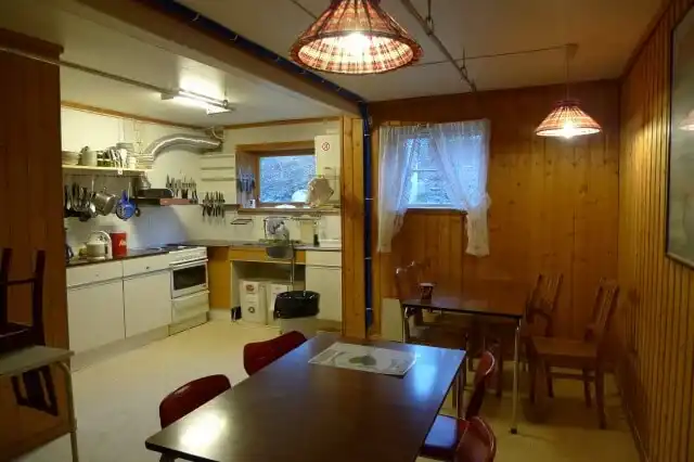 Stryn Hostel and Motelのキッチン・ダイニング
