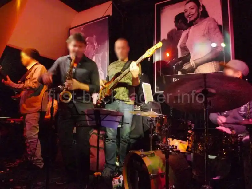 香港のSOHOのPeel Frescoでのライブ