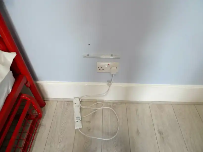 ロンドン アスターホステルのドミトリーのコンセント