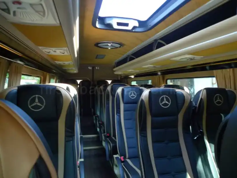 カジミエシュ・ドルニ発ワルシャワ行きのバスの車内