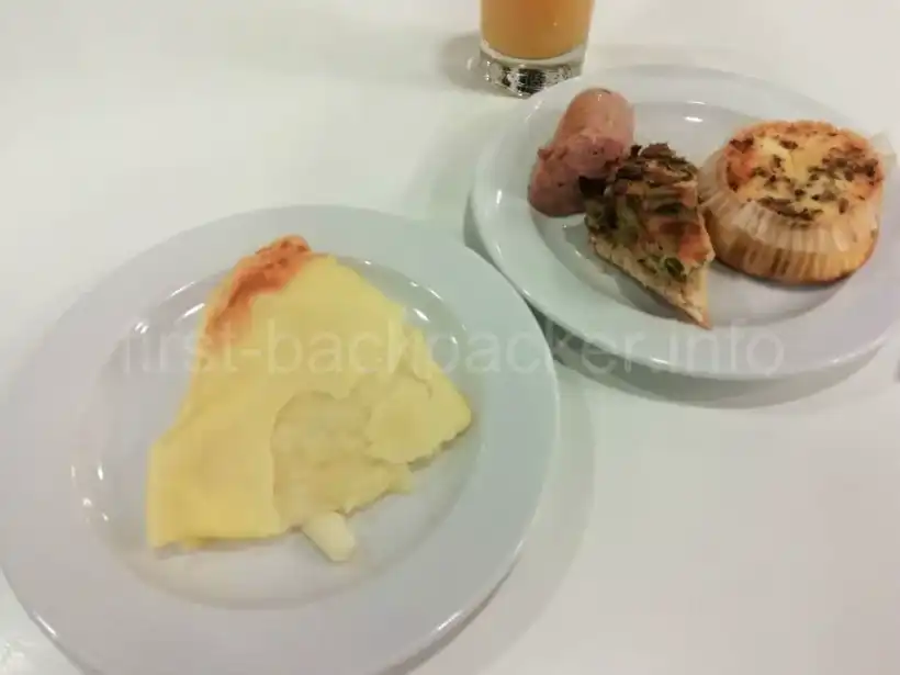 ワルシャワ・ショパン空港Preludium Loungeで朝食