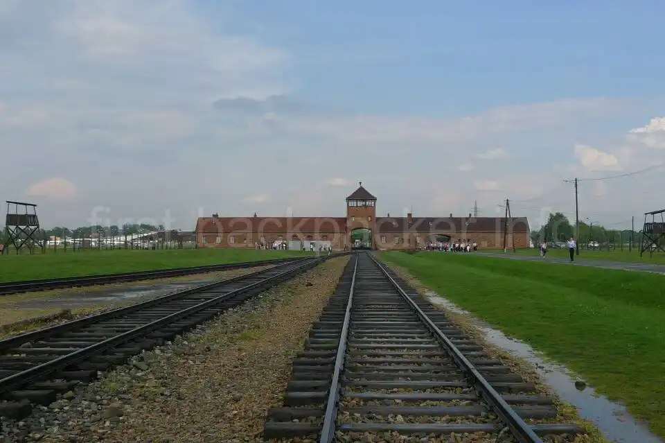 【ポーランド旅行記】アウシュヴィッツ・ビルケナウ強制収容所を中谷さんの日本語ガイドで見学してきた