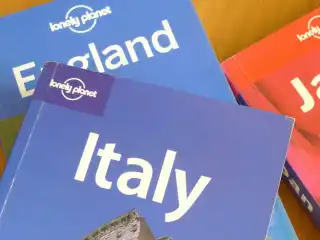 「ロンリープラネット(LONELY PLANET)」英語だけど最高にオススメのガイドブック