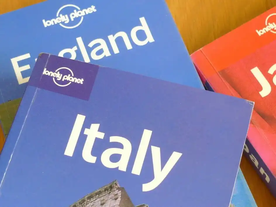 「ロンリープラネット(LONELY PLANET)」英語だけど最高にオススメのガイドブック