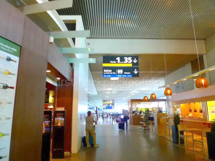 トゥールーズ ブラニャック空港 "La Croix du Sud" Loungeへの案内板