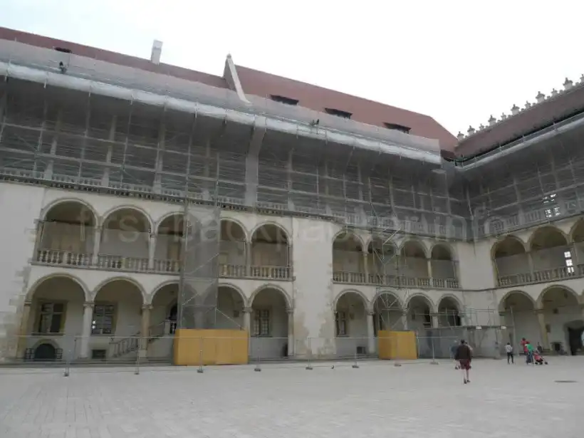 クラクフ旧市街・ヴァヴェル城の大広間の外観